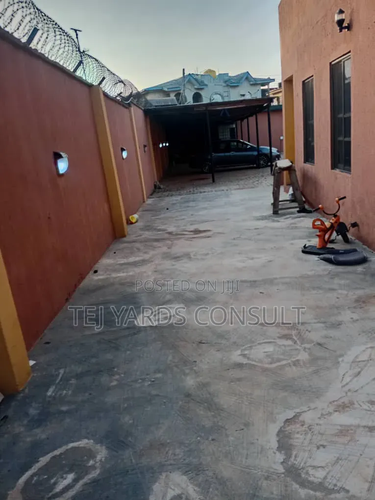 Furnished 2bdrm Bungalow in Akute Ajuwon for sale