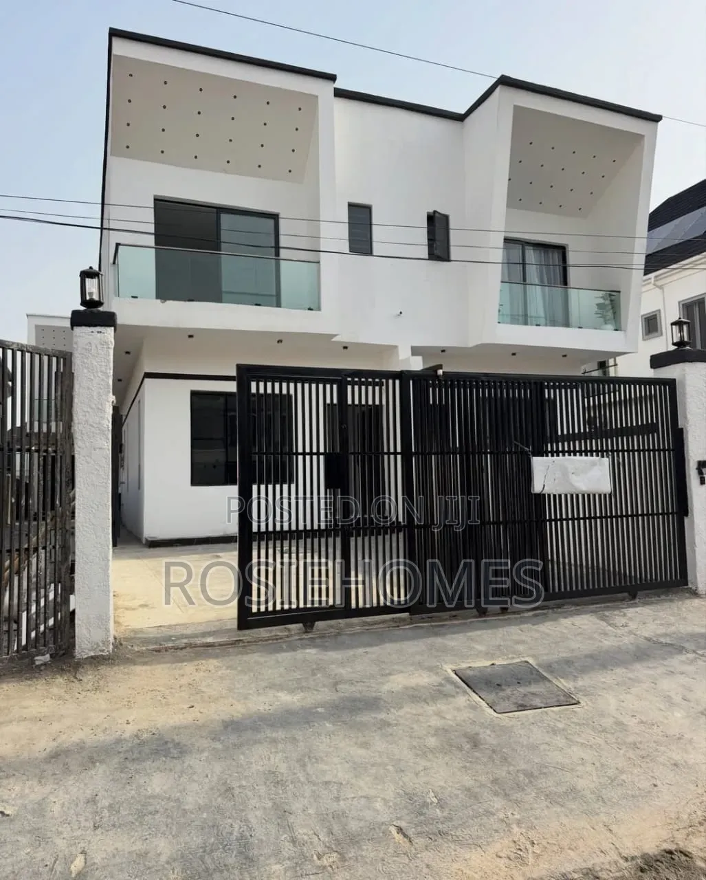4bdrm Duplex in Chevron for rent