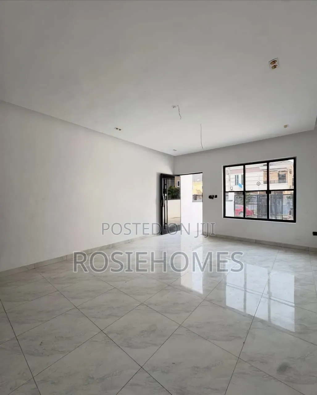 4bdrm Duplex in Chevron for rent