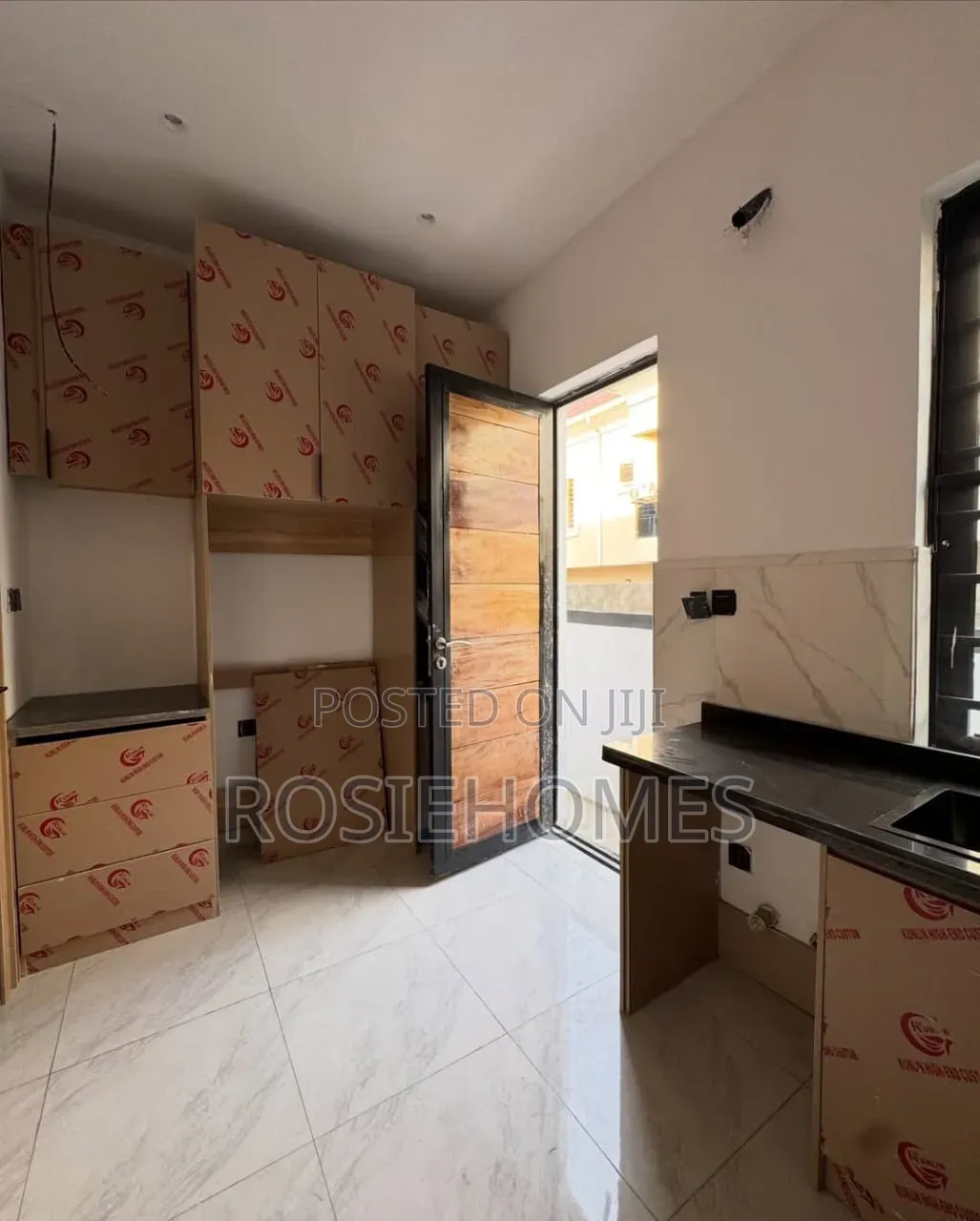 4bdrm Duplex in Chevron for rent