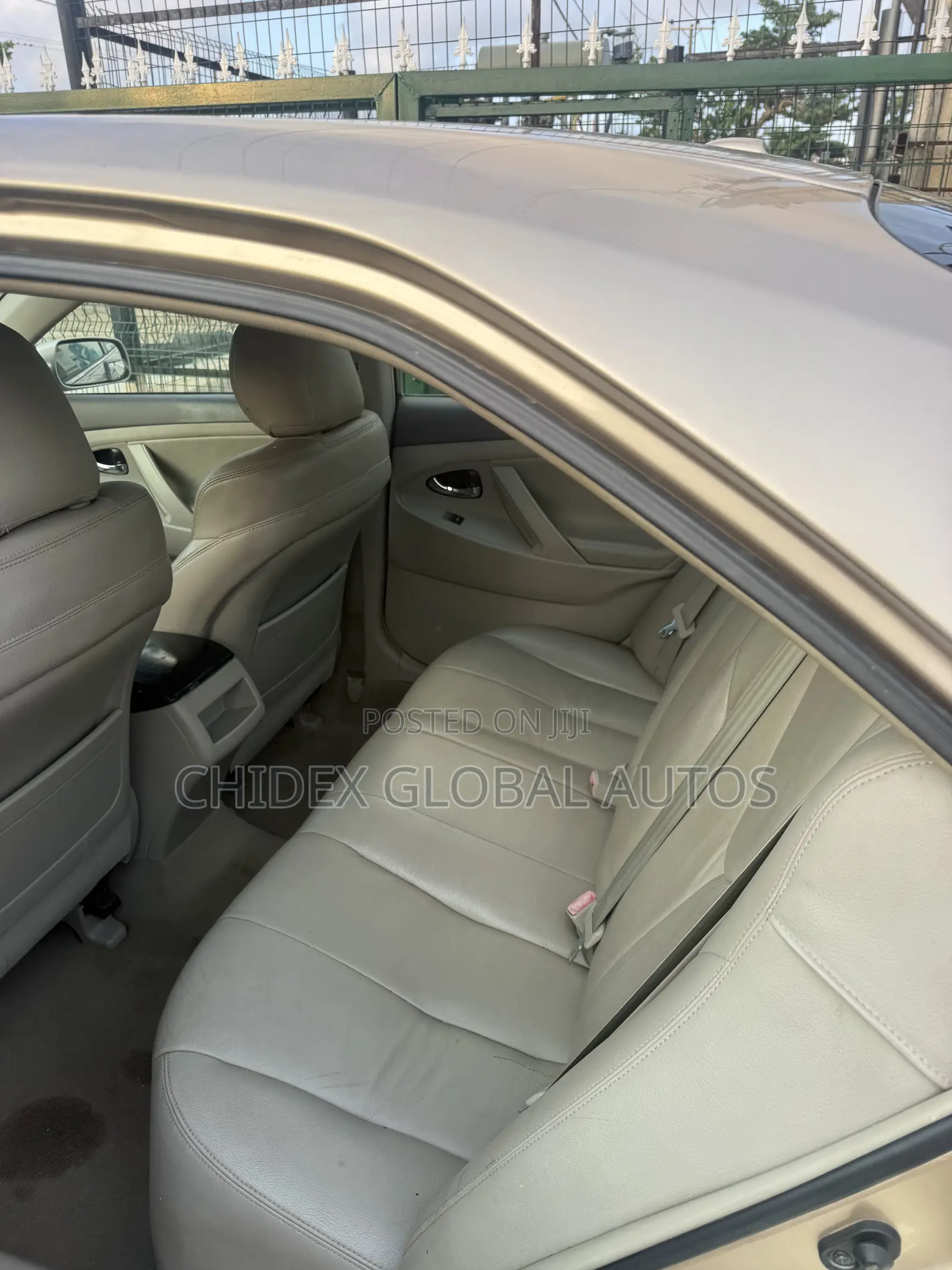 Toyota Camry LE 4dr Sedan (2.5L 4cyl 6AM) 2010 Gold