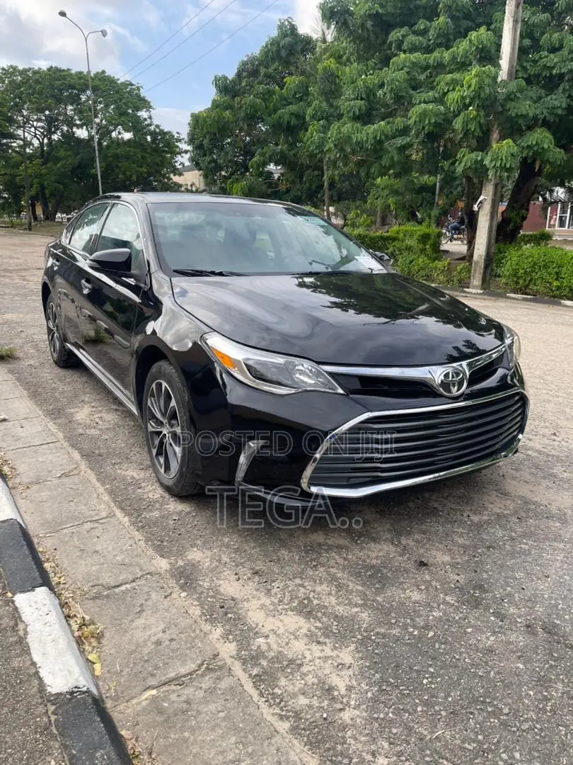 Toyota Avalon XLE Plus FWD Sedan (3.6L 6cyl 6A) 2016 Black