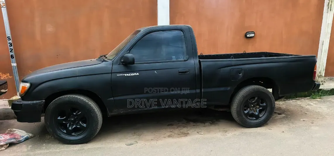 Toyota Tacoma 2000 Black