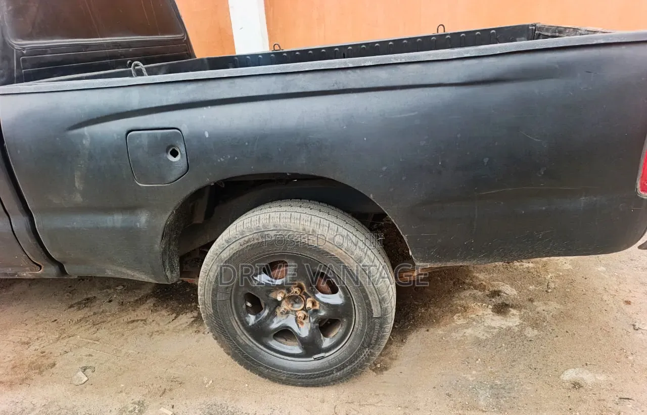 Toyota Tacoma 2000 Black