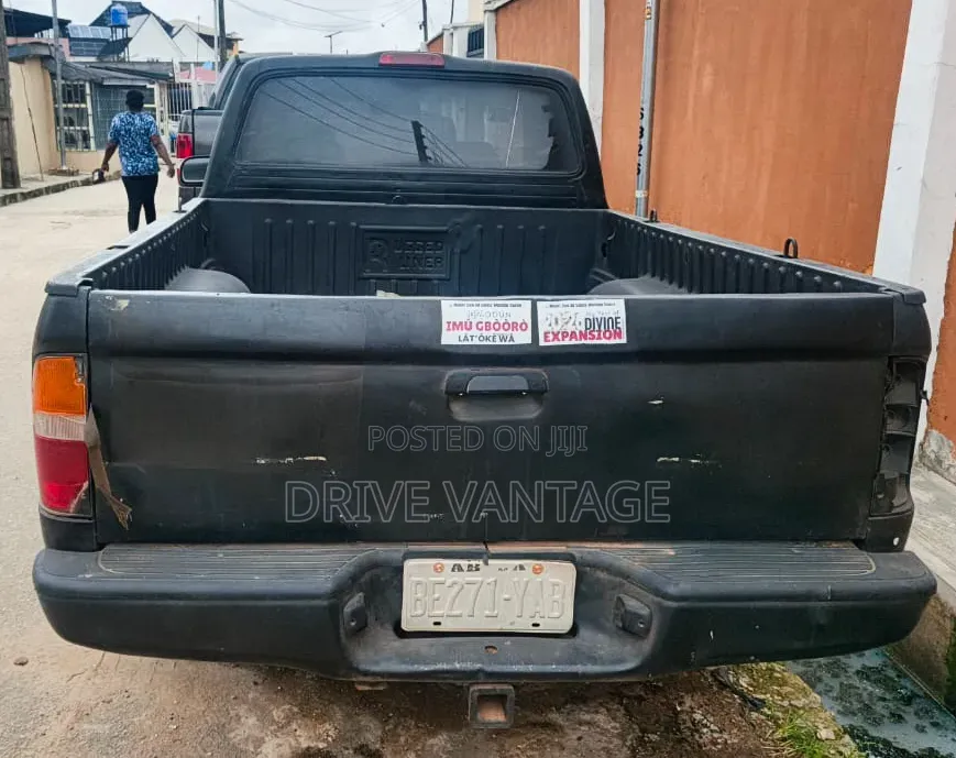 Toyota Tacoma 2000 Black