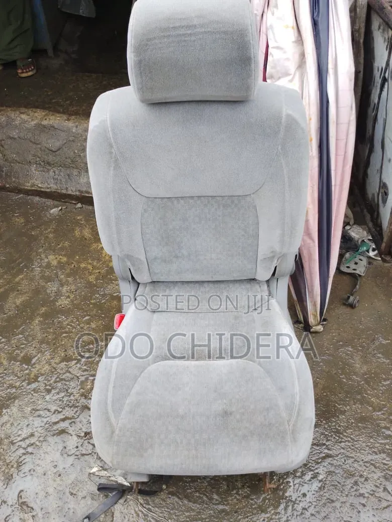 Center Seat Hiace