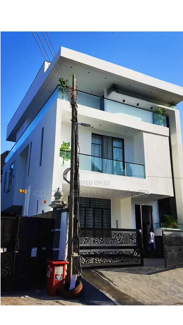 5bdrm Duplex in Ikota Gra Estate for sale