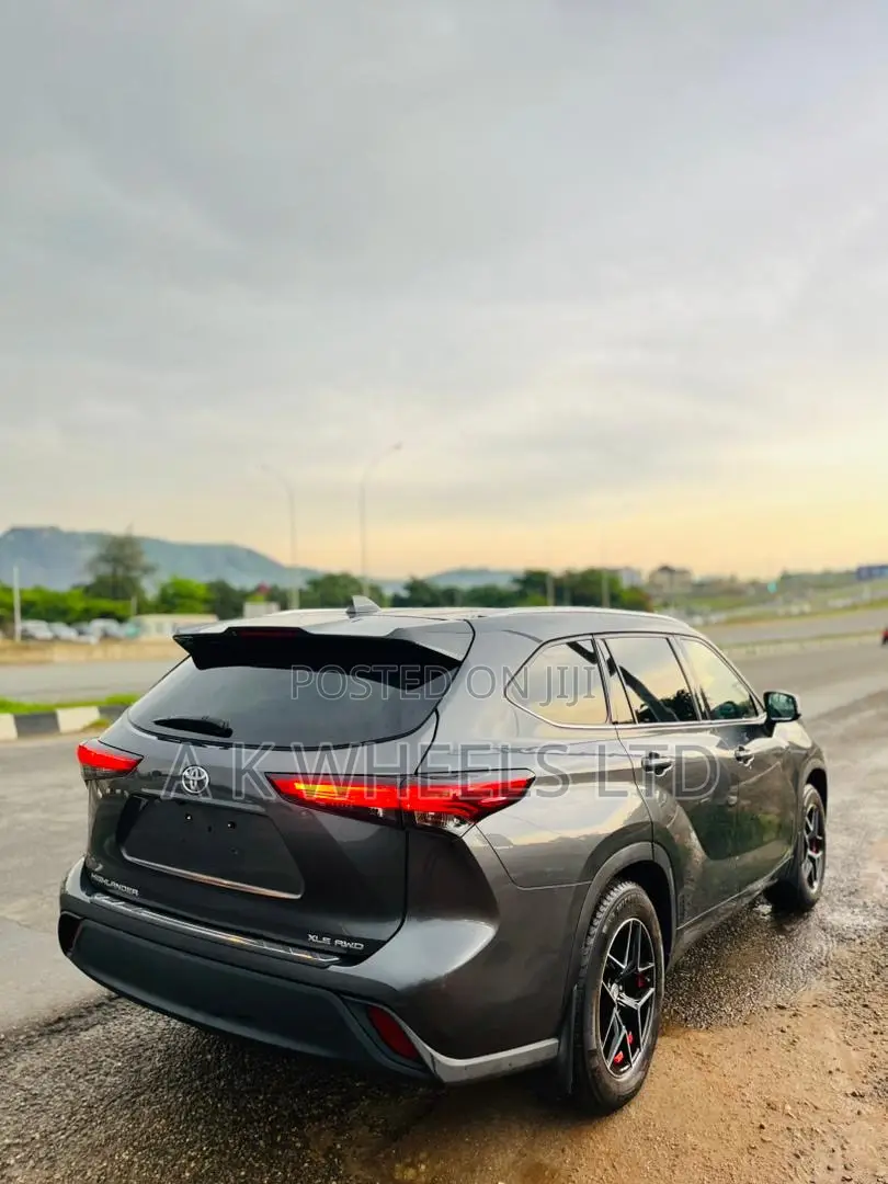 Toyota Highlander Limited AWD 2020 Gray