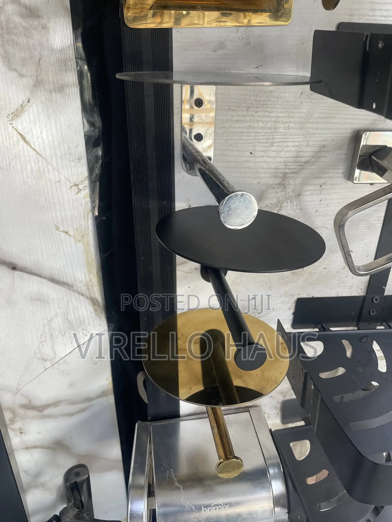 Matt Tissue Holder With Round Phone Holder