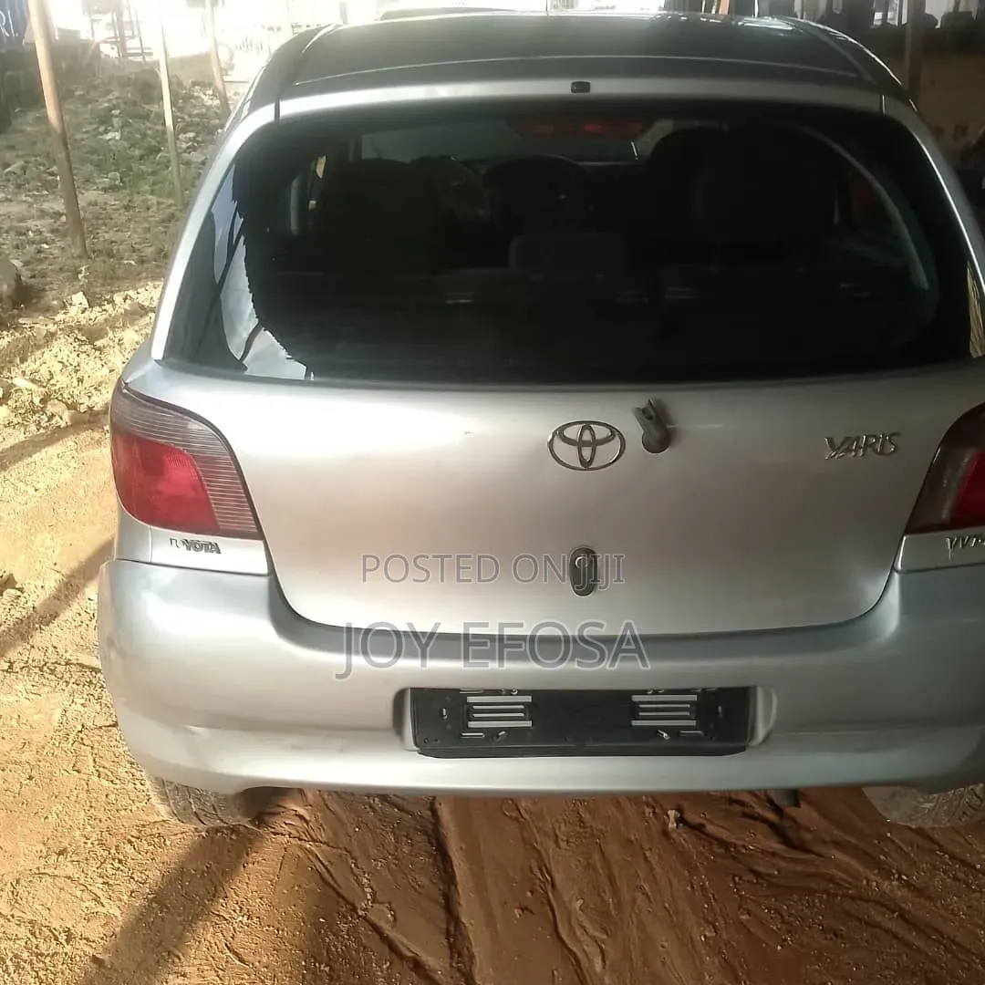 Toyota Yaris 1.4 2002 Silver