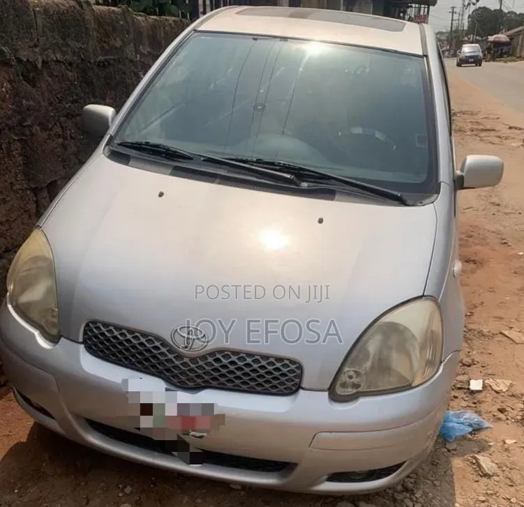 Toyota Yaris 1.4 2002 Silver