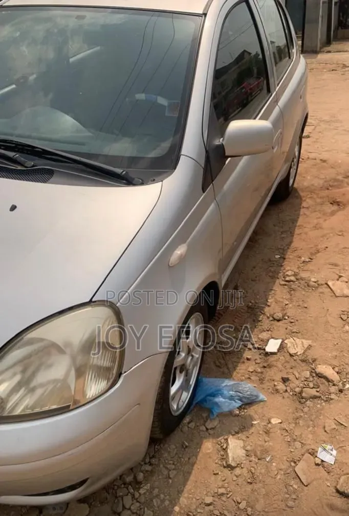 Toyota Yaris 1.4 2002 Silver