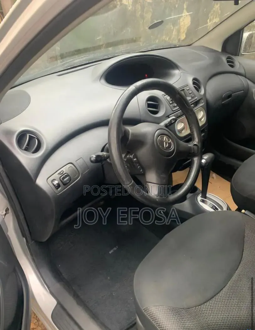 Toyota Yaris 1.4 2002 Silver
