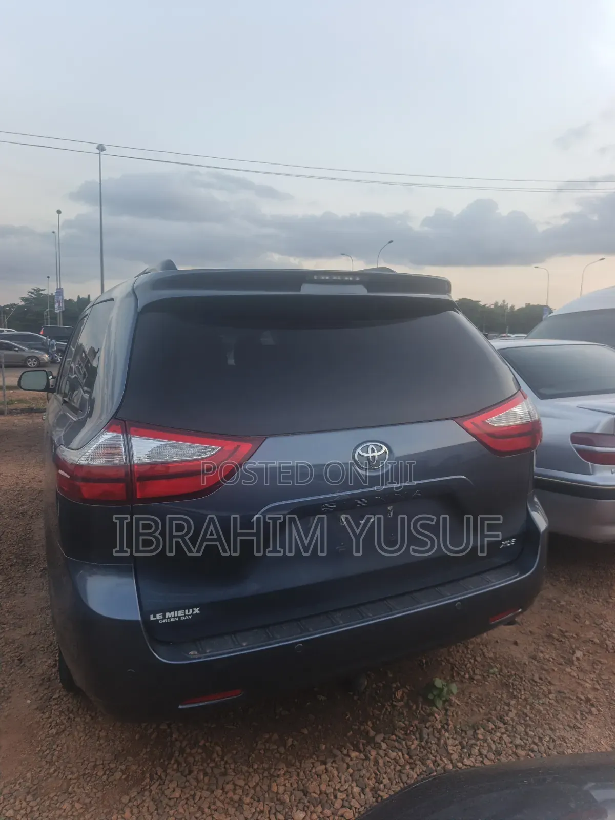 Toyota Sienna 2016 Blue