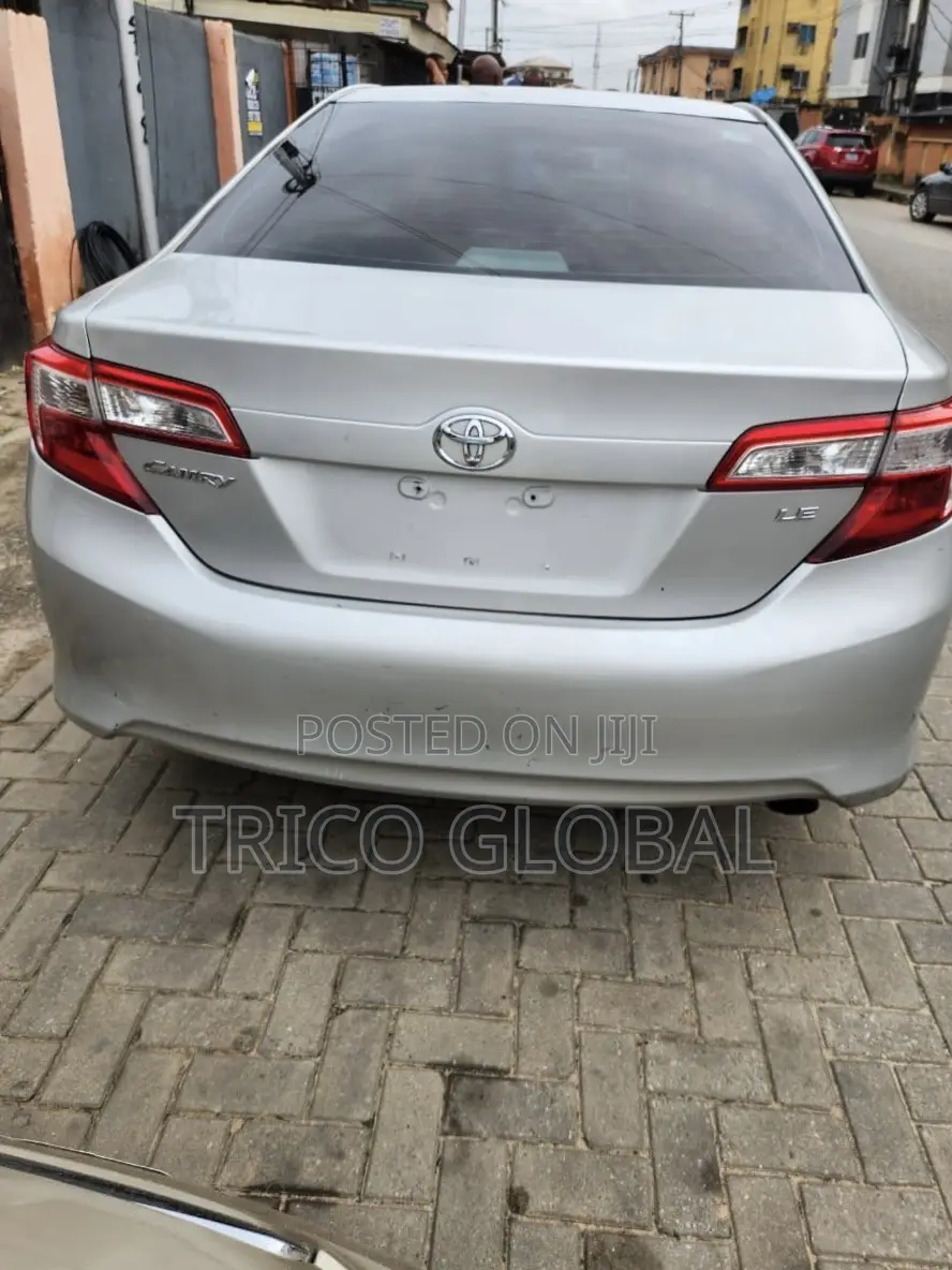 Toyota Camry LE 4dr Sedan (2.5L 4cyl 6A) 2013 Silver
