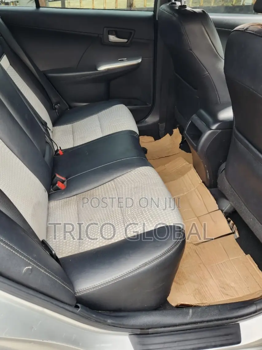 Toyota Camry LE 4dr Sedan (2.5L 4cyl 6A) 2013 Silver