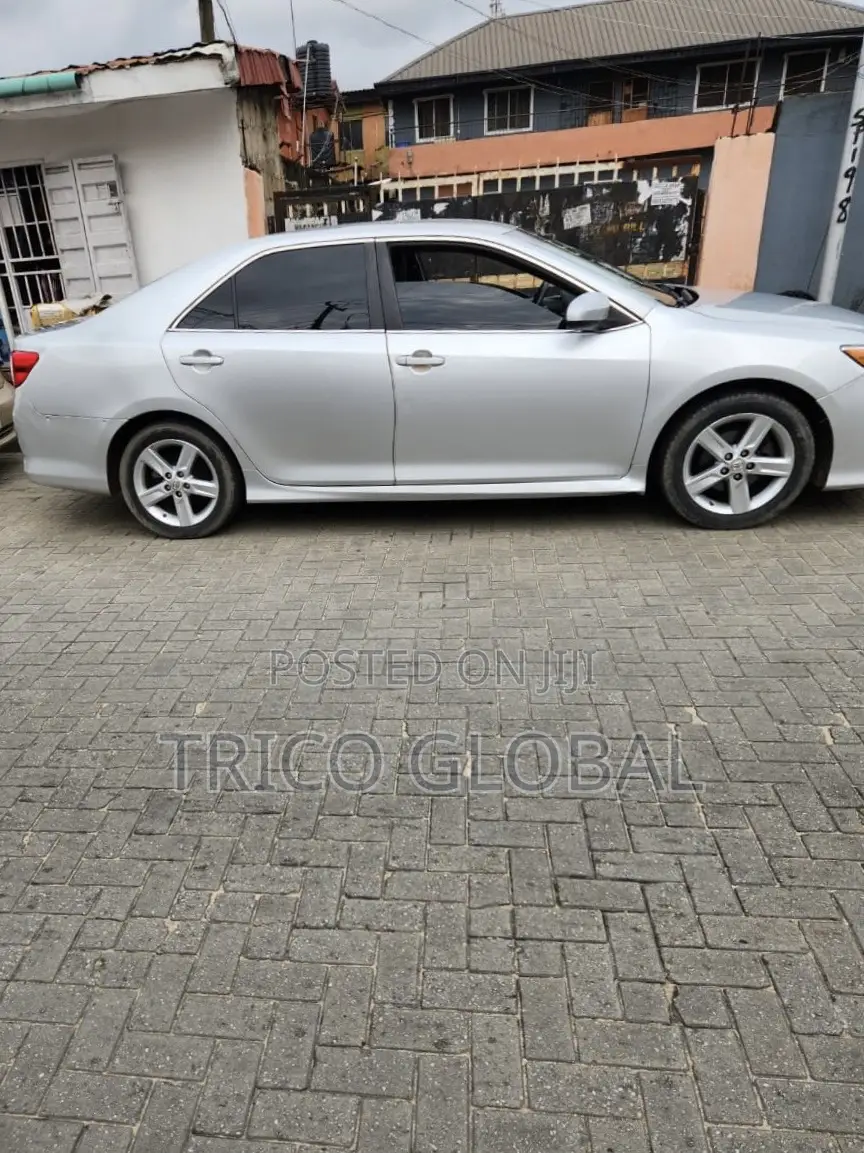 Toyota Camry LE 4dr Sedan (2.5L 4cyl 6A) 2013 Silver
