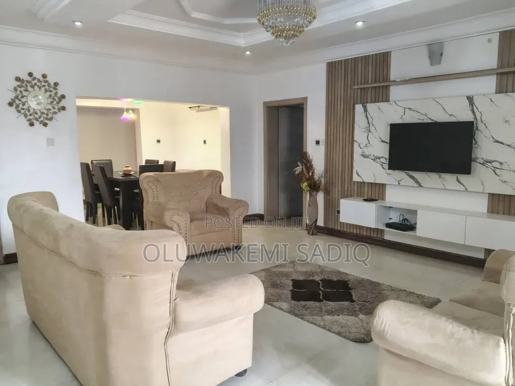 Furnished 3bdrm Apartment in Ikeja Gra for rent