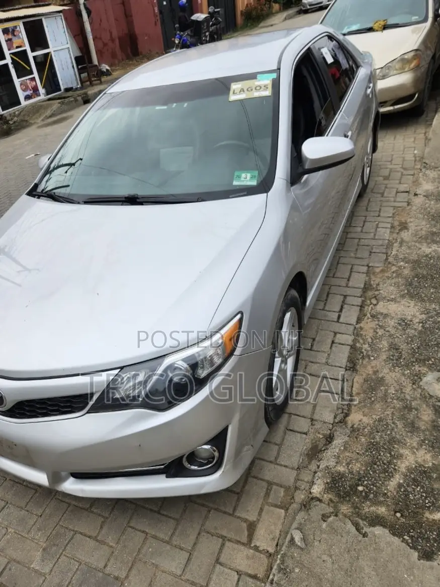 Toyota Camry LE 4dr Sedan (2.5L 4cyl 6A) 2013 Silver