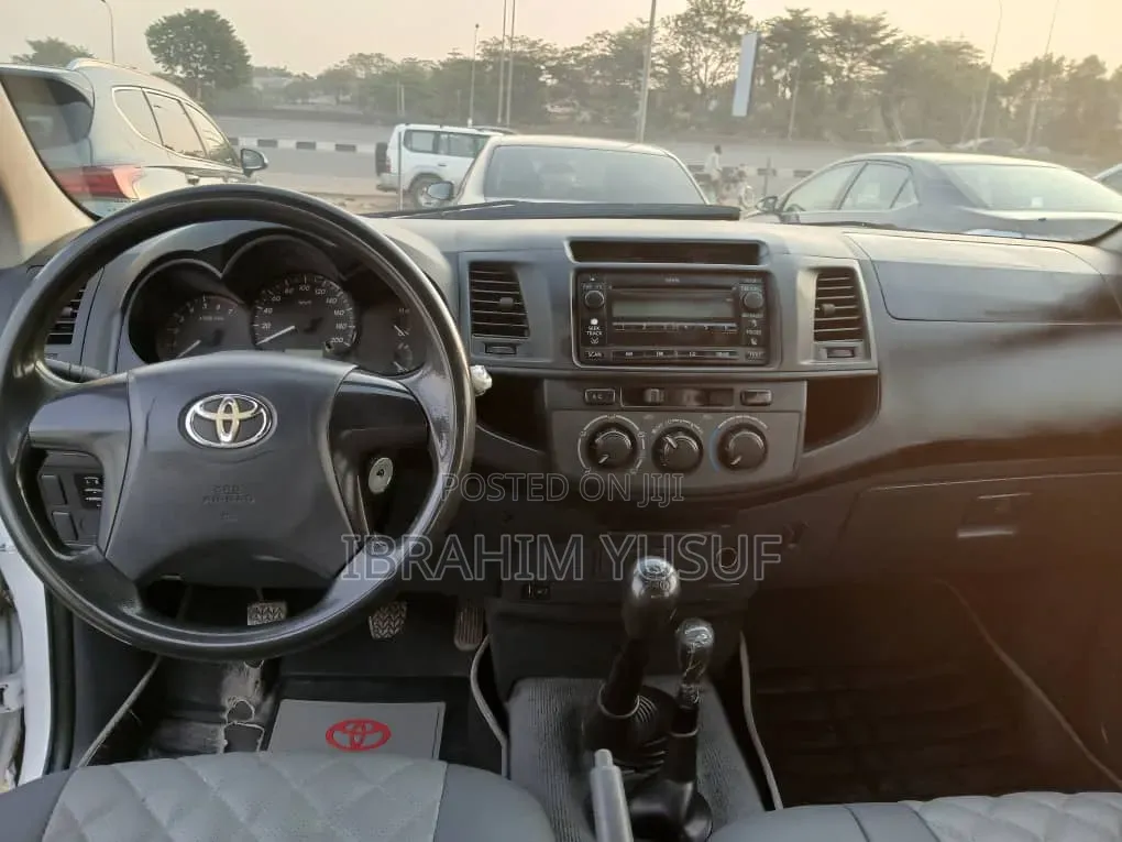 Toyota Hilux 2013 White