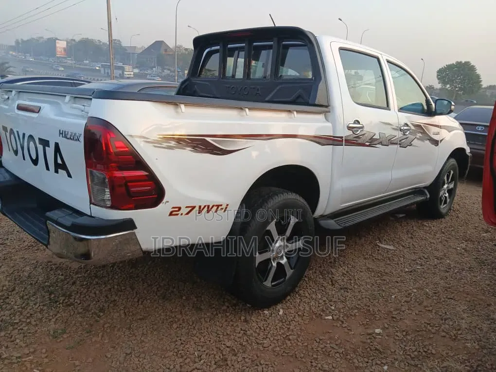 Toyota Hilux 2013 White