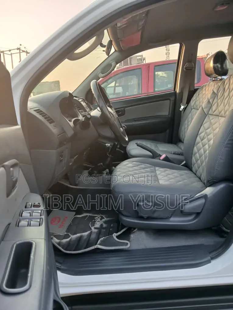 Toyota Hilux 2013 White