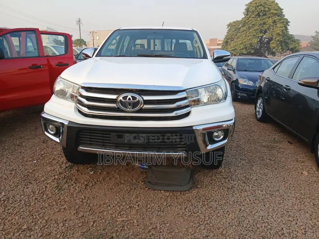 Toyota Hilux 2013 White