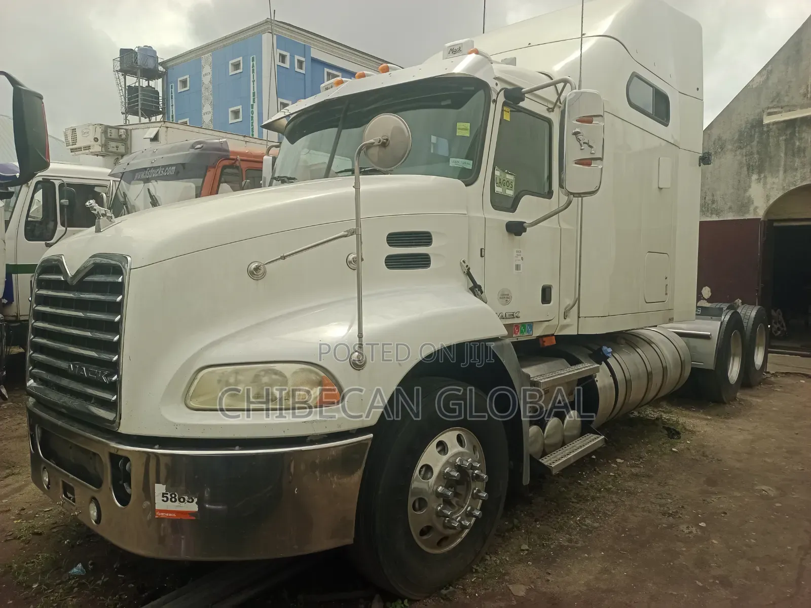 Mack Pinnacle Cxu613 2016 Sleeper Tractor Head 10 Tyres