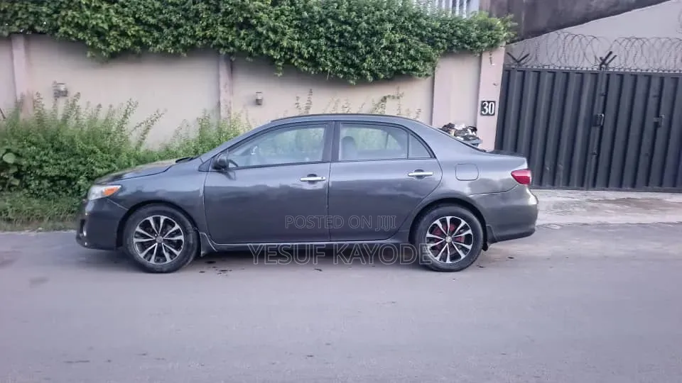Toyota Corolla 2011 Gray
