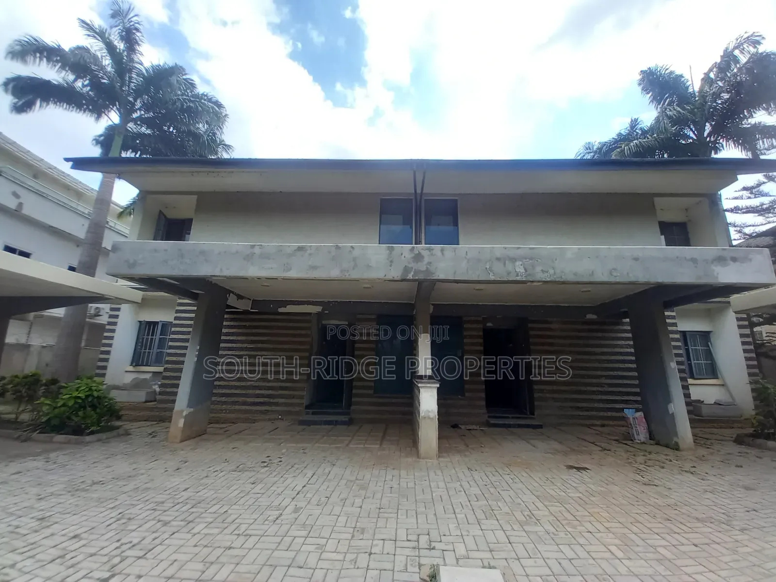 10bdrm Duplex in Zone B for sale
