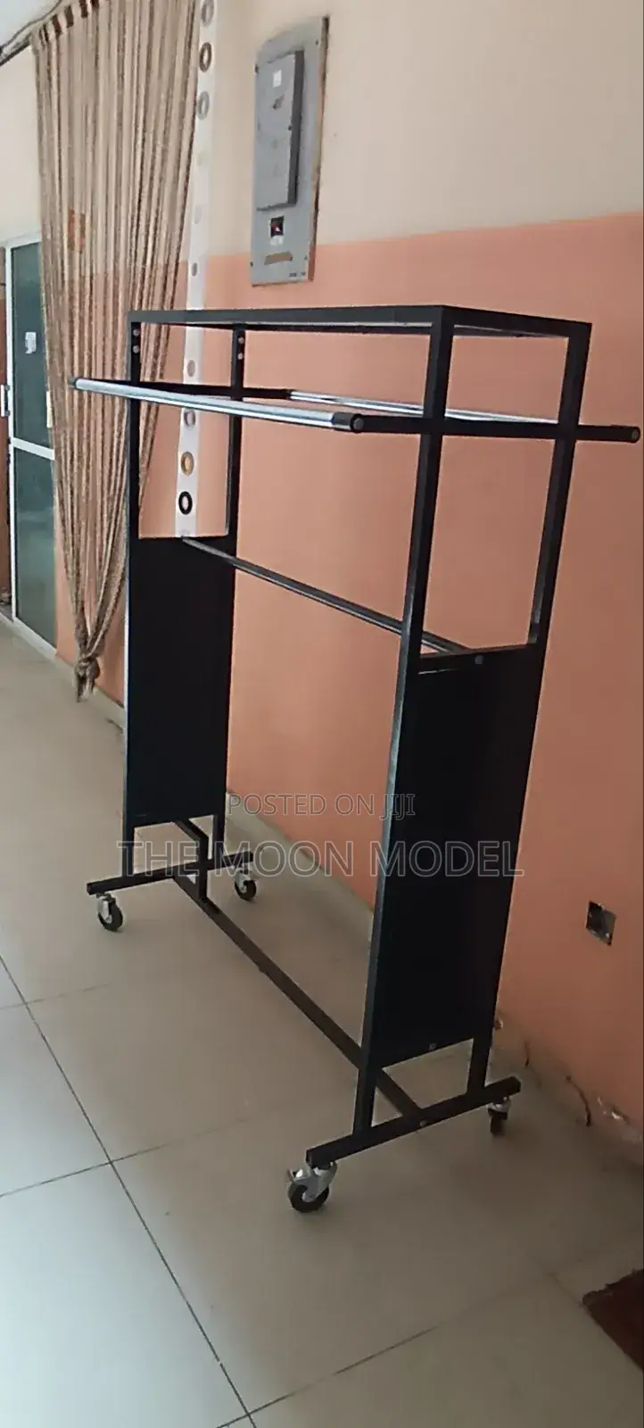 Strong Wheeled Flour Cloth Hanger