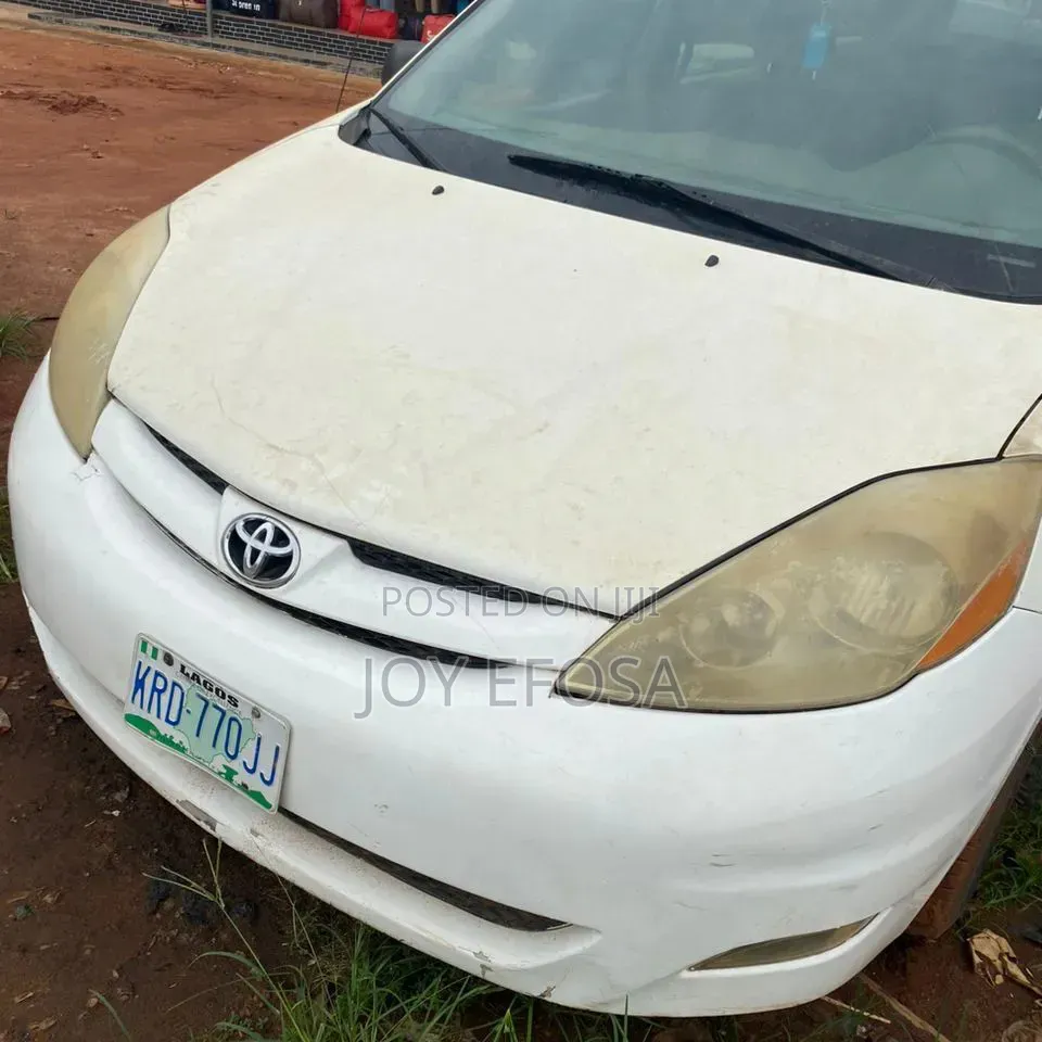 Toyota Sienna 2005 White