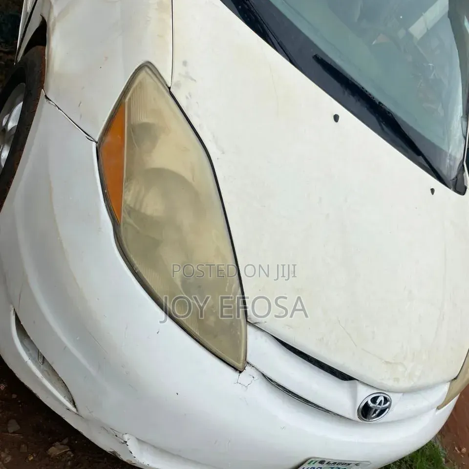 Toyota Sienna 2005 White