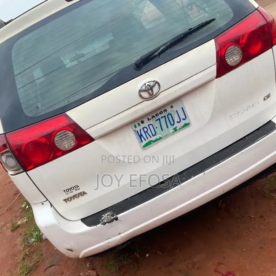 Toyota Sienna 2005 White