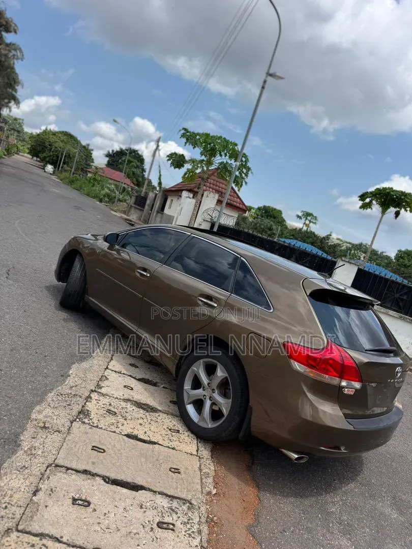 Toyota Venza XLE 2012 Brown