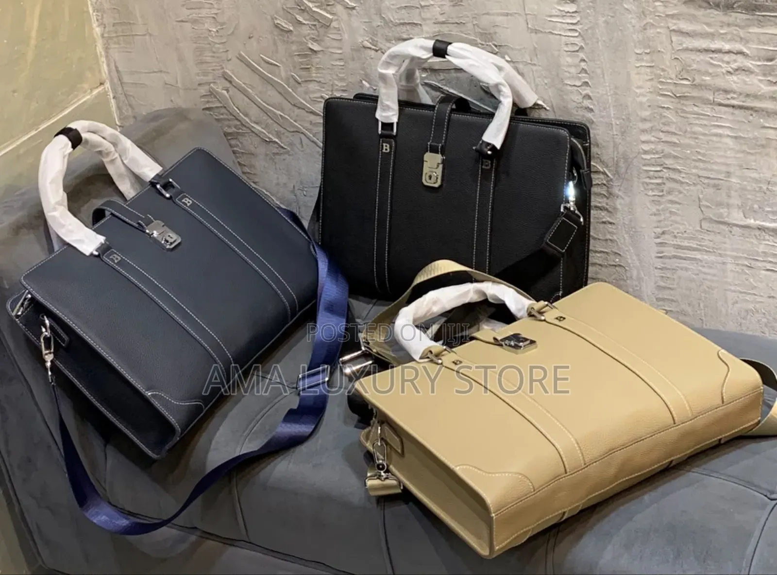 Bottega Veneta Leather Laptop/Office Bag – Unisex, Stylish Durable