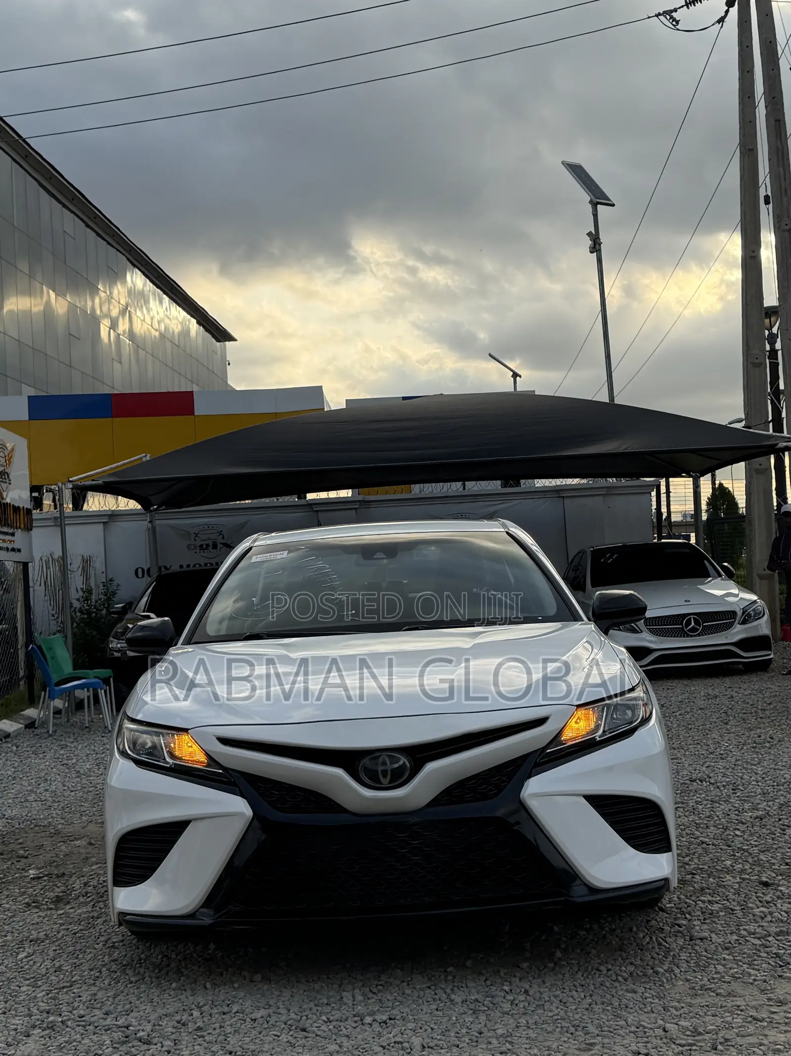 Toyota Camry SE (2.5L 4cyl 8A) 2019 White