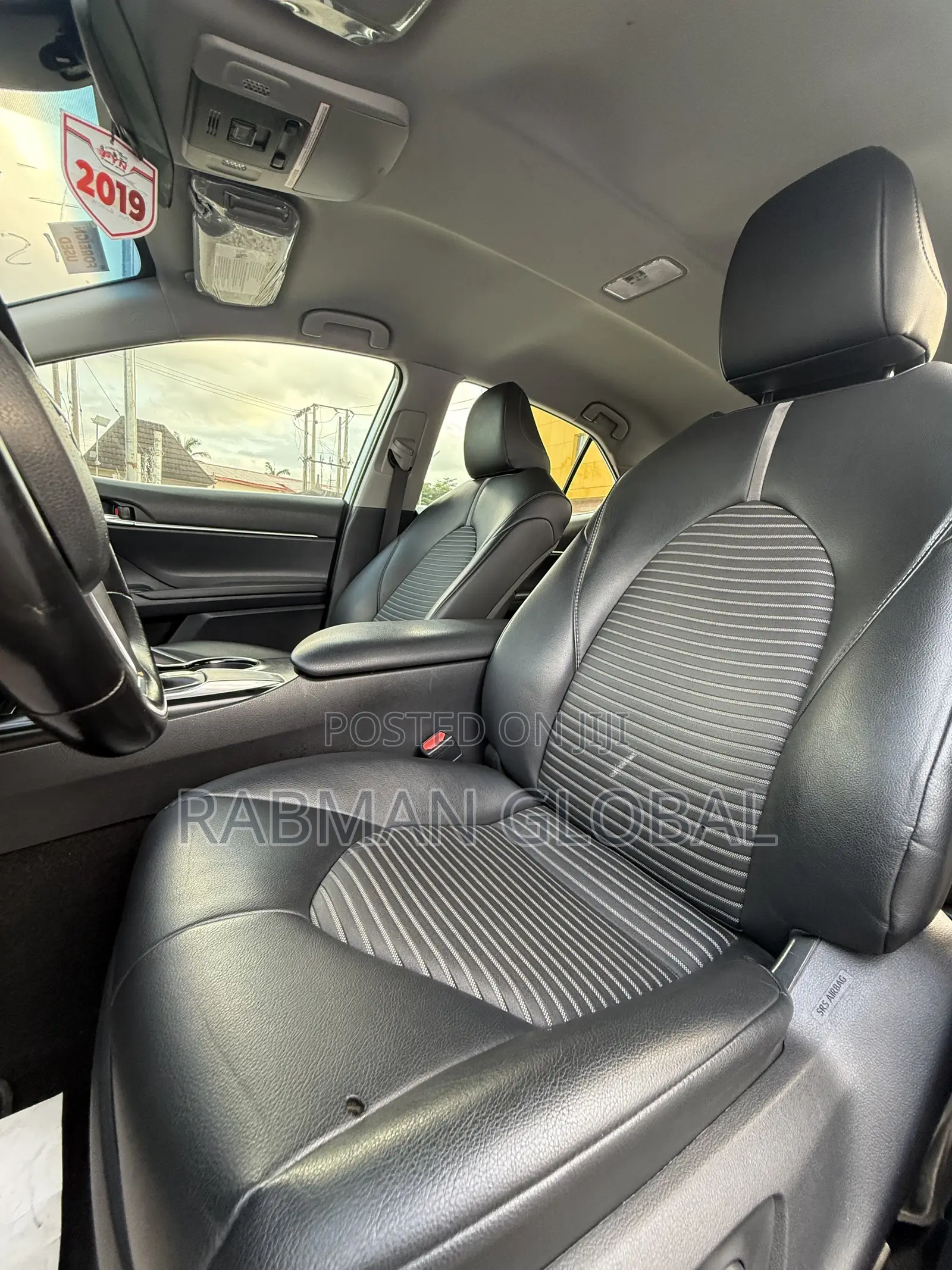 Toyota Camry SE (2.5L 4cyl 8A) 2019 White