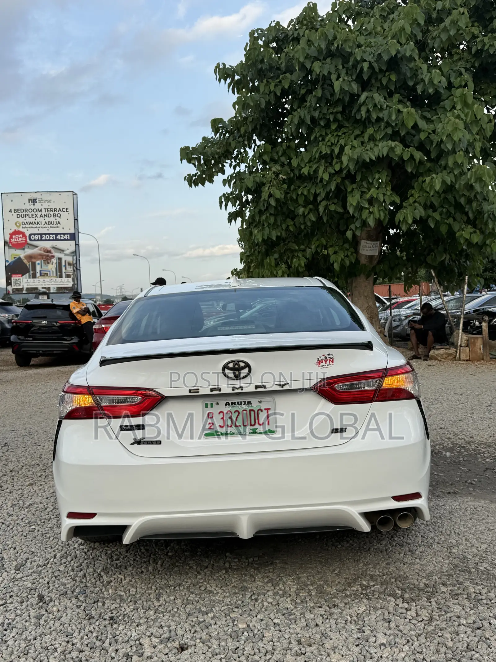 Toyota Camry SE (2.5L 4cyl 8A) 2019 White