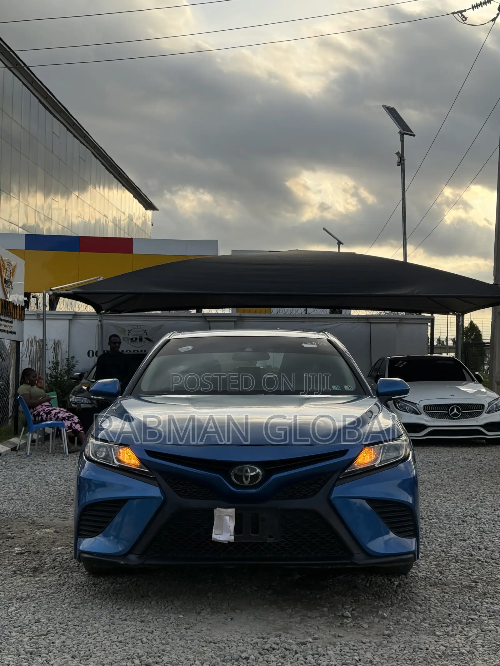 Toyota Camry SE FWD (2.5L 4cyl 8AM) 2018 Blue
