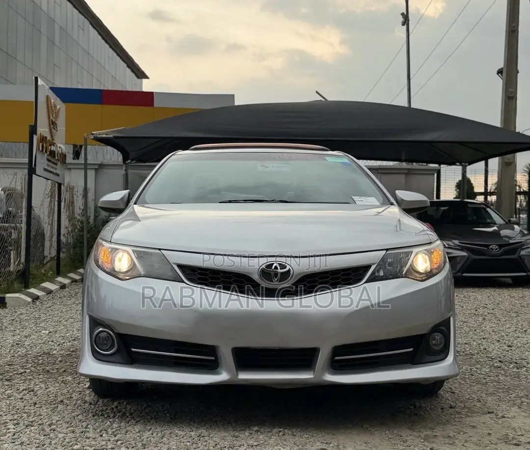 Toyota Camry SE 4dr Sedan (2.5L 4cyl 6A) 2012 Silver