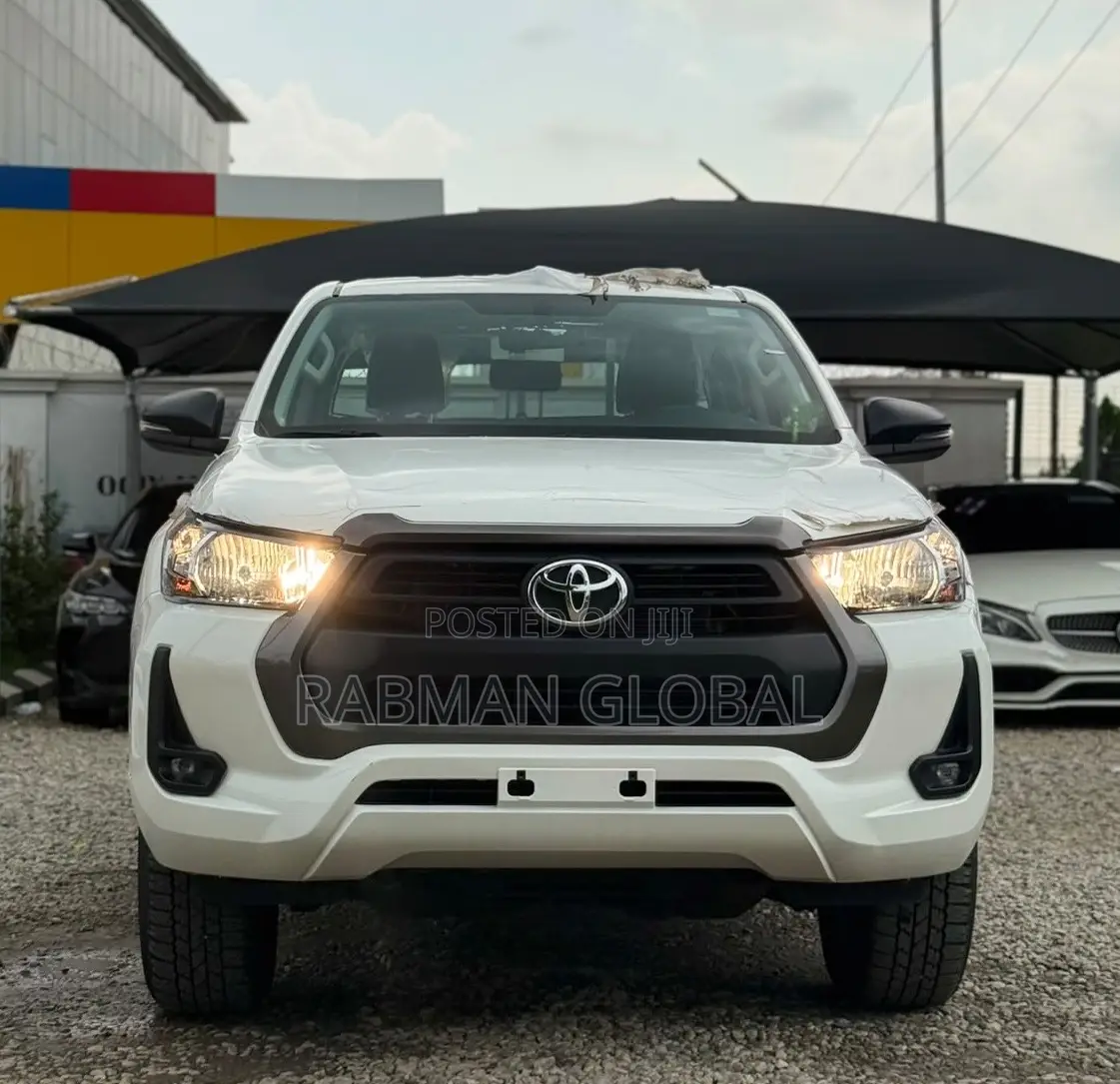 New Toyota Hilux 2025 White
