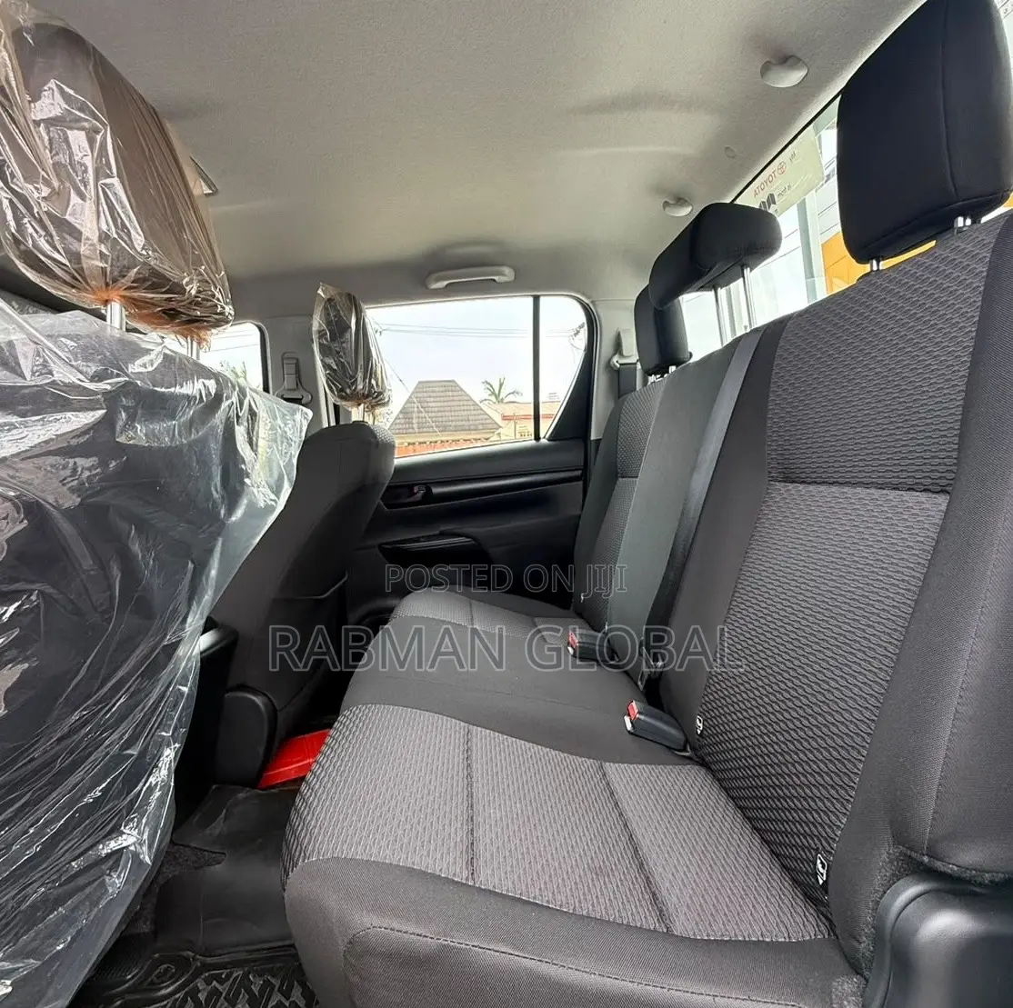 New Toyota Hilux 2025 White