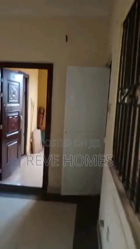 2bdrm Block of Flats in Adekunle for rent