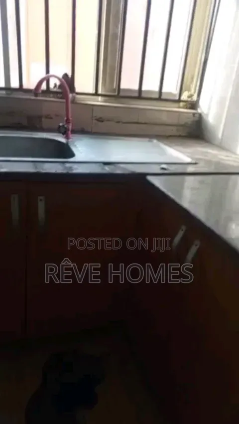 2bdrm Block of Flats in Adekunle for rent