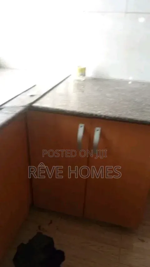 2bdrm Block of Flats in Adekunle for rent