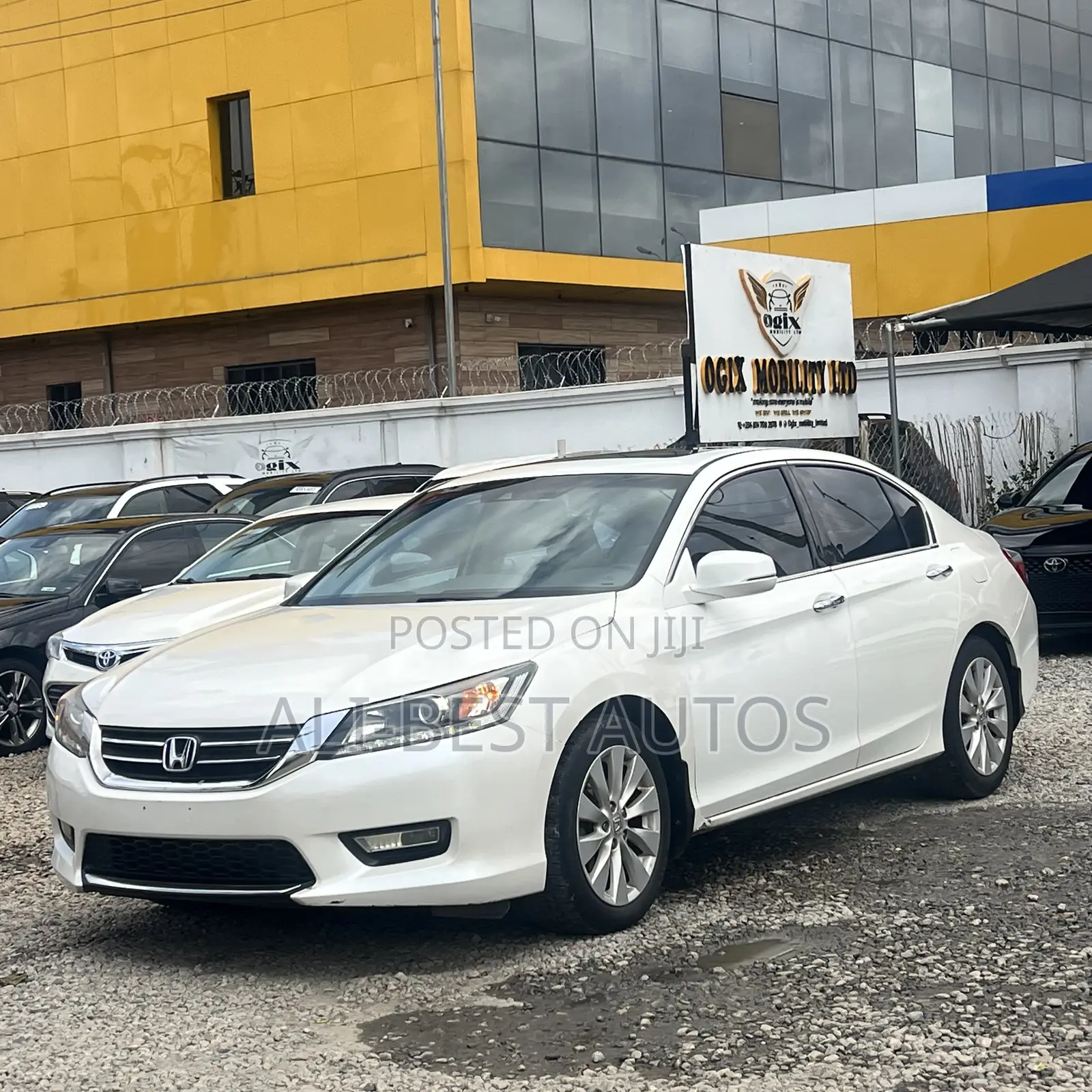 Honda Accord Touring 4dr Sedan FWD (3.5L 6cyl 6A) 2013 White