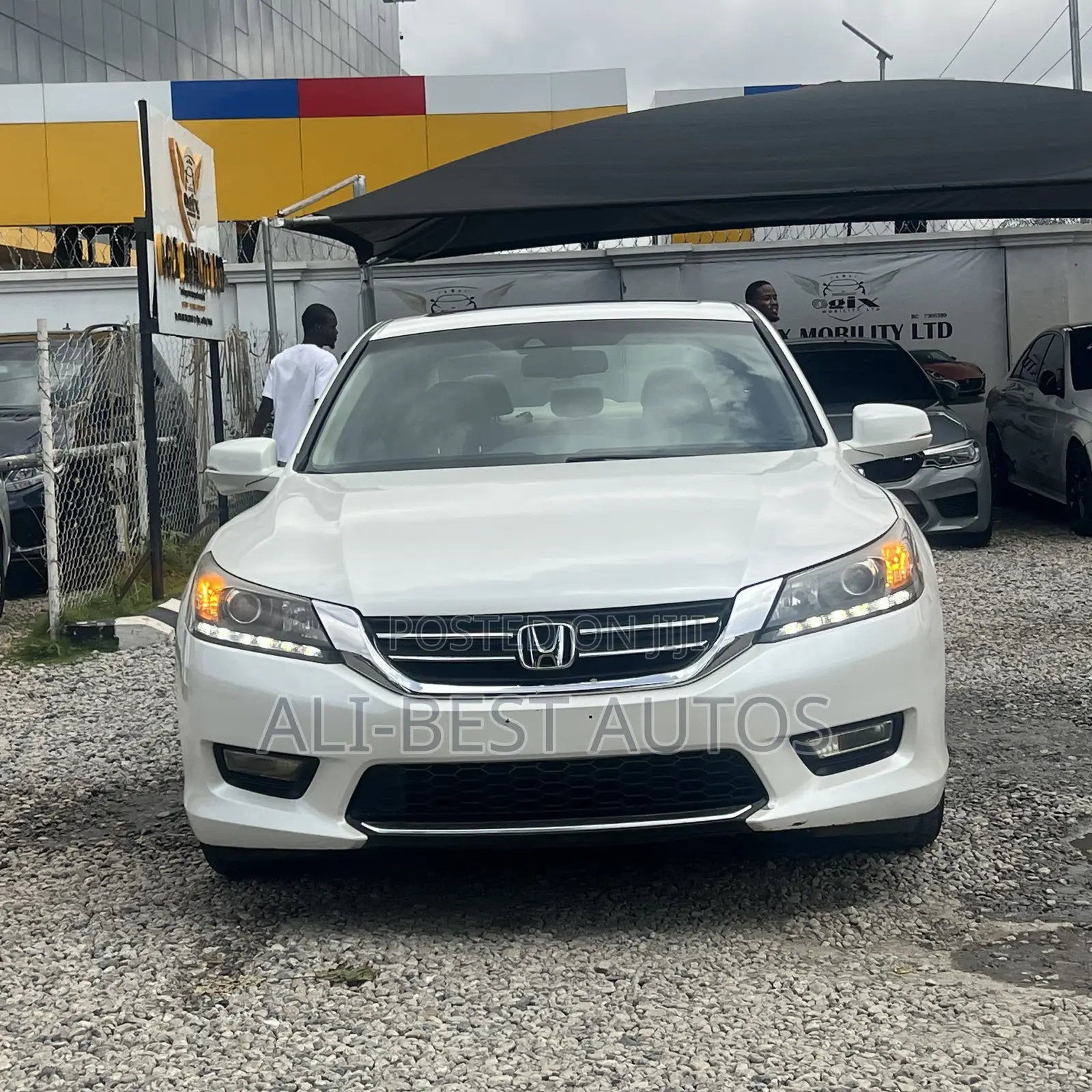 Honda Accord Touring 4dr Sedan FWD (3.5L 6cyl 6A) 2013 White