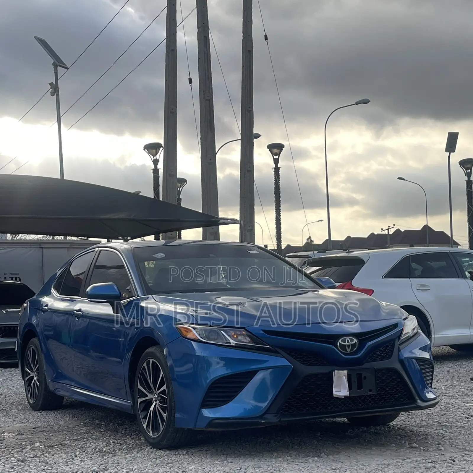 Toyota Camry SE FWD (2.5L 4cyl 8AM) 2018 Blue