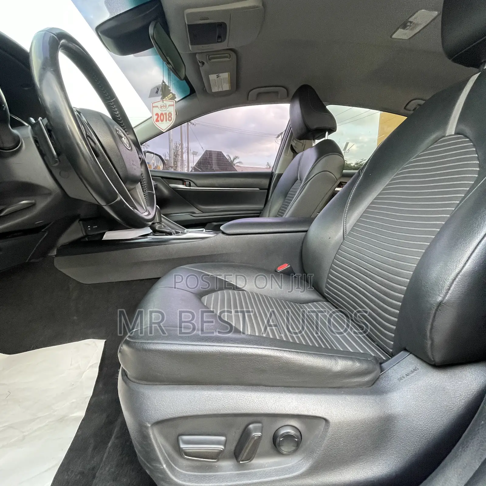 Toyota Camry SE FWD (2.5L 4cyl 8AM) 2018 Blue